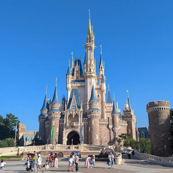 El Castillo de Cenicienta en el parque temático Magic Kingdom en Orlando, Florida